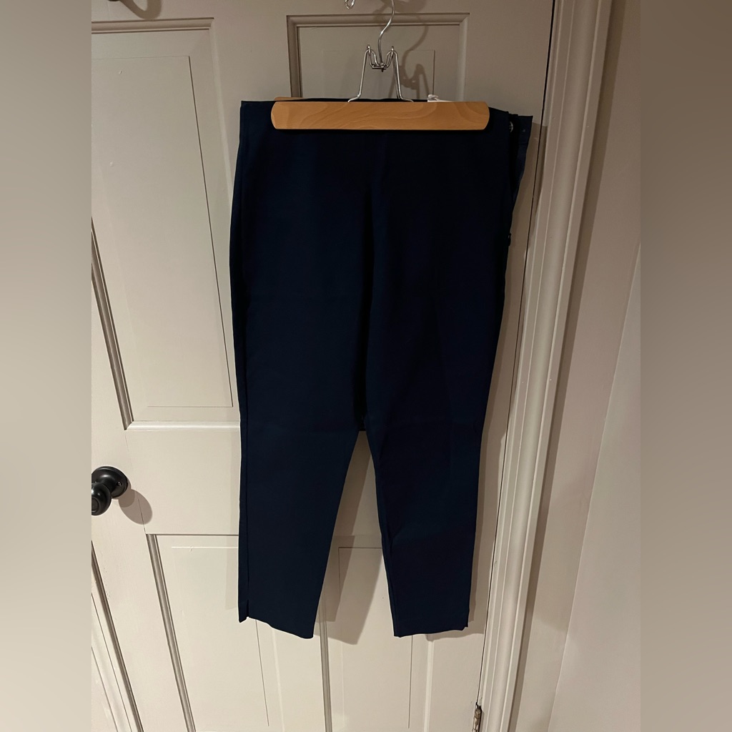 Old Navy Pixie Cut Khakis